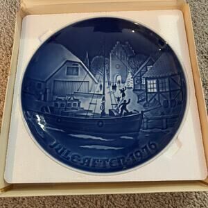 Copenhagen Porcelain Collectibles Plate Jule After 1976 Christmas Welcome